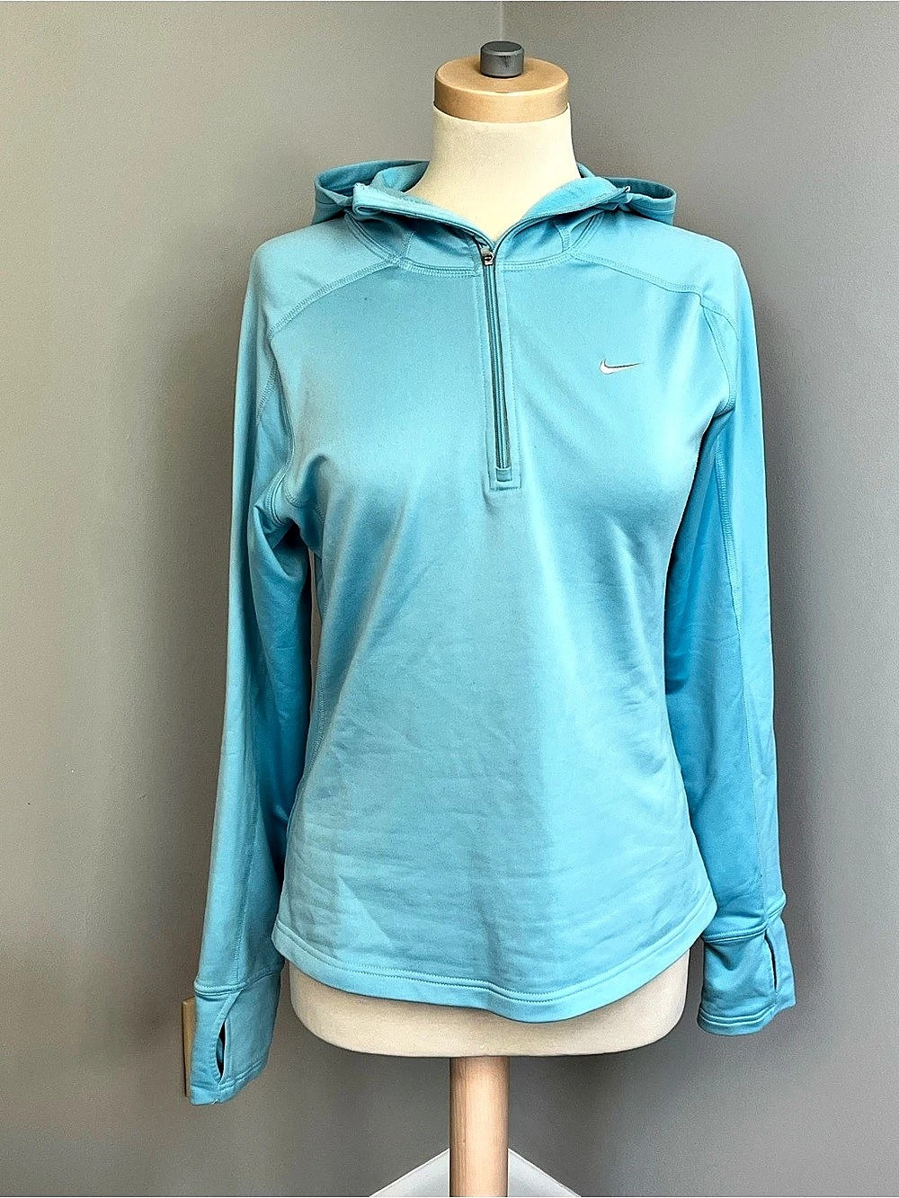 Nike FitDry Long Sleeve Hoodie in Blue Size Medium